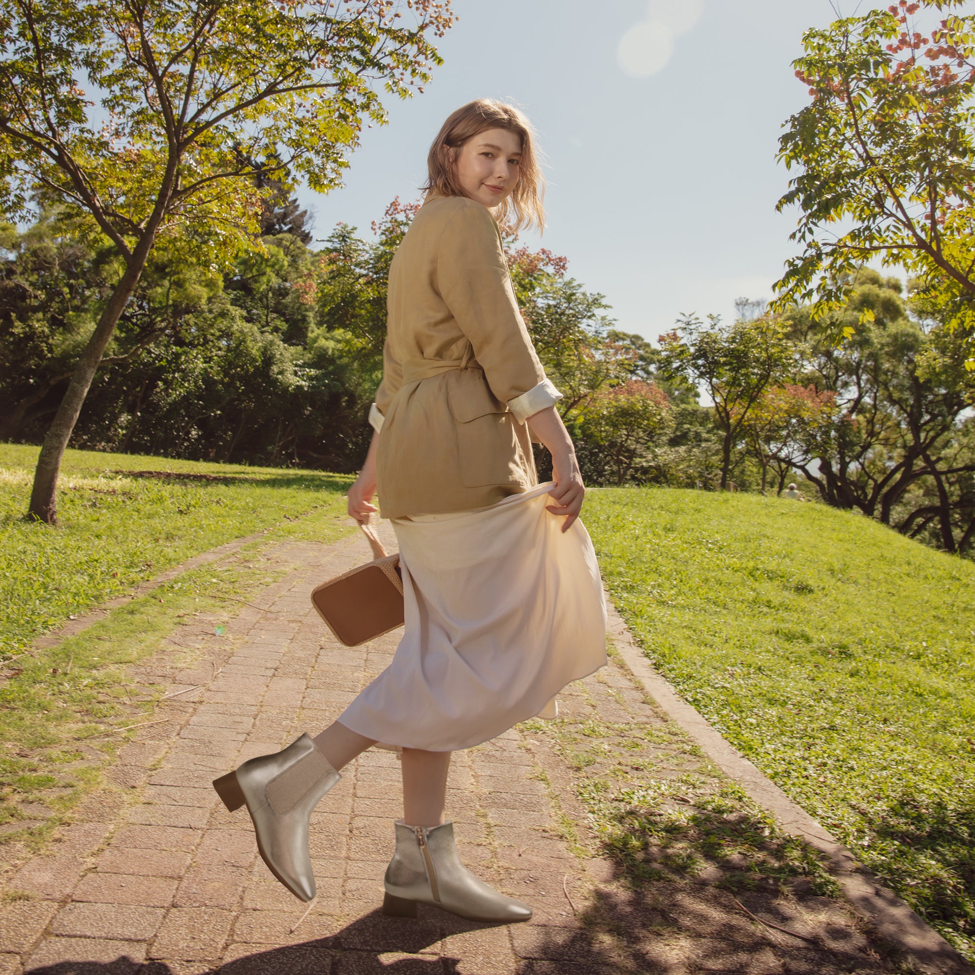 フィオリノ HASSELT レディース山羊革サイドゴアブーツ （ゴールド